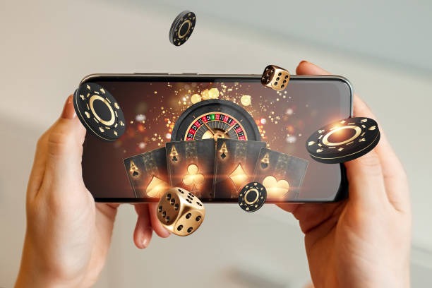 kantorbola77 live Baccarat table interface showing dealer, cards, betting controls, and player chat