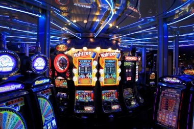 kantorbola77 Game Demo lobby showing live-dealer tables and slot games available in demo mode